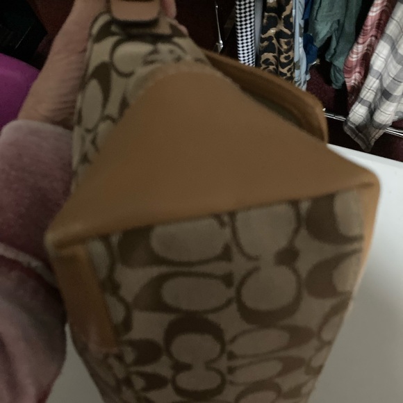 Coach Signature Shoulder Bag EXCELLENT CONDITION - Picture 3 of 10